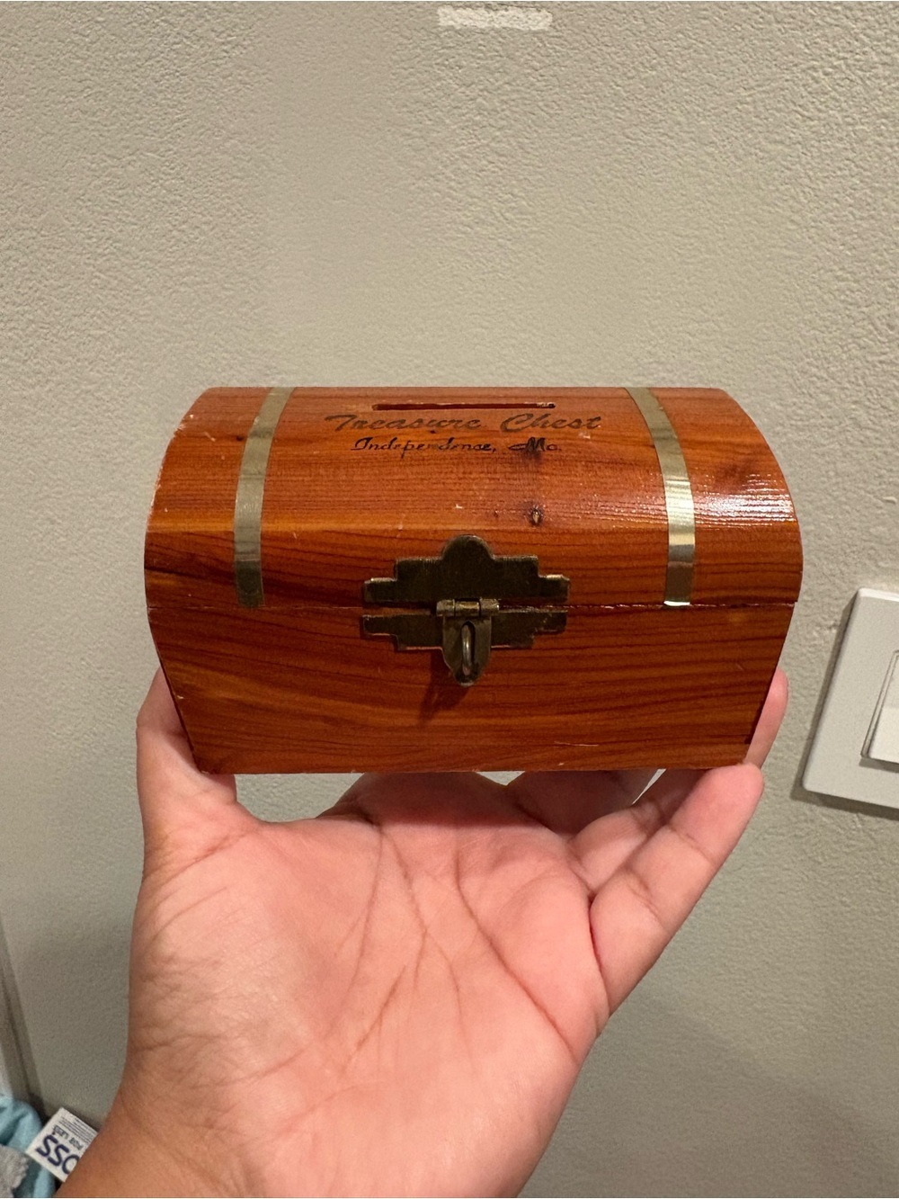 Vintage Cedar Wood Trinket Treasure Chest #443 Made in USA Independence, MO